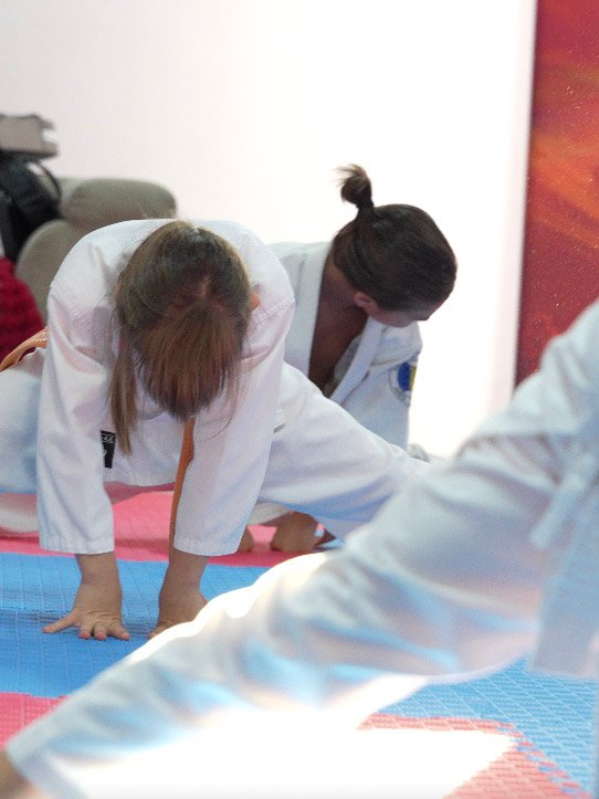 Copii la curs karate La Passion